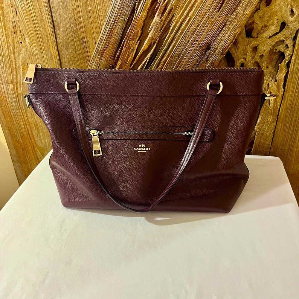 COACH Tyler Burgundy Pebbled Leather Shoulder bag used condition